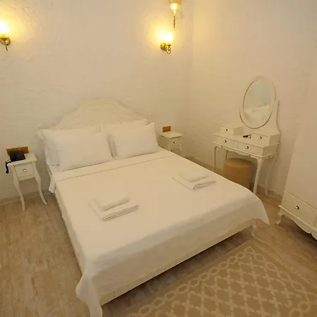 Alanur Alaçatı