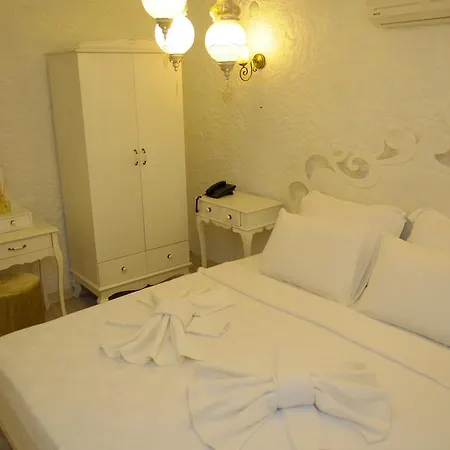 Alanur Hotell 2*